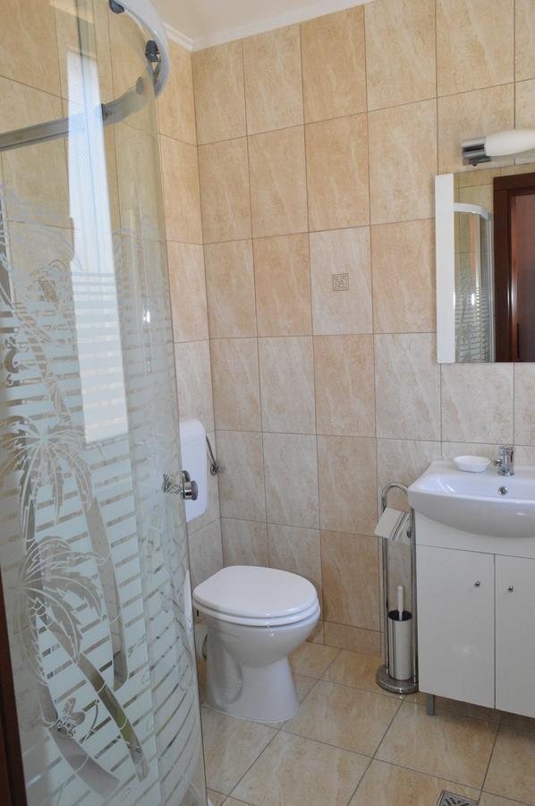 ホテル Casa Flora Sînmartin エクステリア 写真